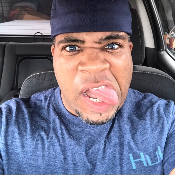 Meet your Posher, Derrick - Picture 5 of 7